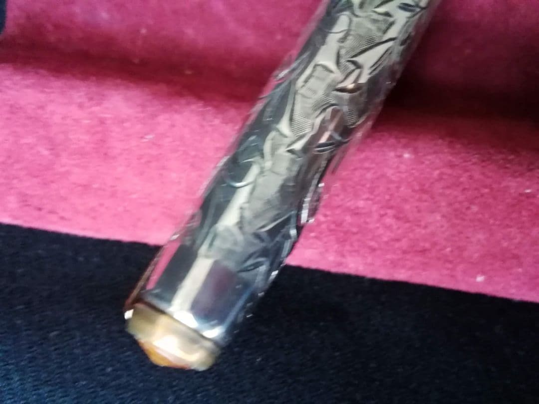 逸品　シルバー　万年筆　精巧で美しい総片切彫りボディ　エングレイブ