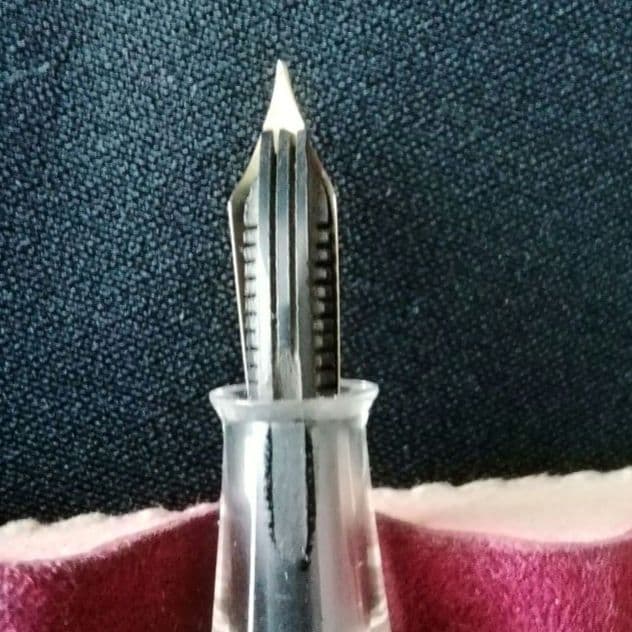 逸品　シルバー　万年筆　精巧で美しい総片切彫りボディ　エングレイブ