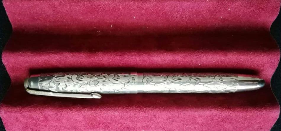 逸品　シルバー　万年筆　精巧で美しい総片切彫りボディ　エングレイブ