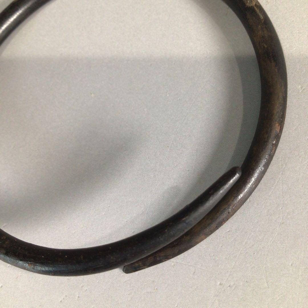 Ｐ３０１　釜釻　『釜師　山本閑浄造』『松葉象嵌』『釜鐶』　共箱　茶道具