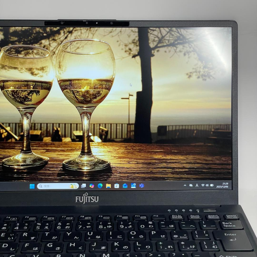 第11世代 富士通 LIFEBOOK U9311 win11 薄型軽量 SSD