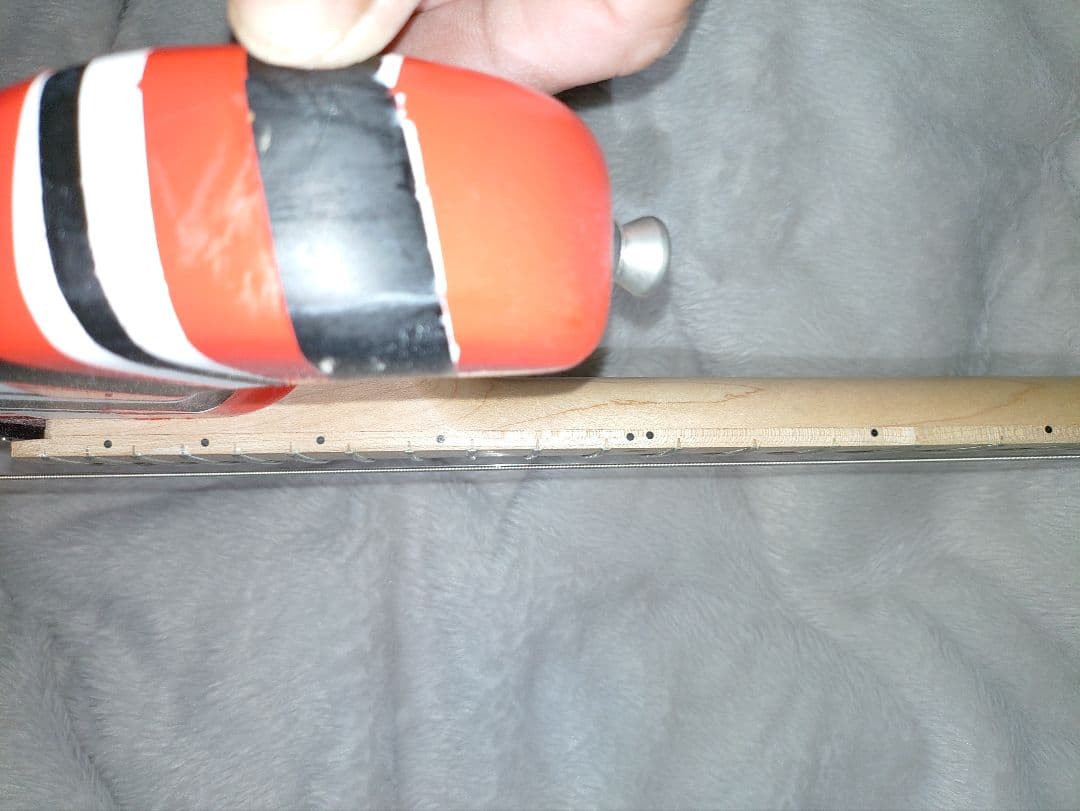 エレキギター 自作フランケン赤黒ストライプデザイン