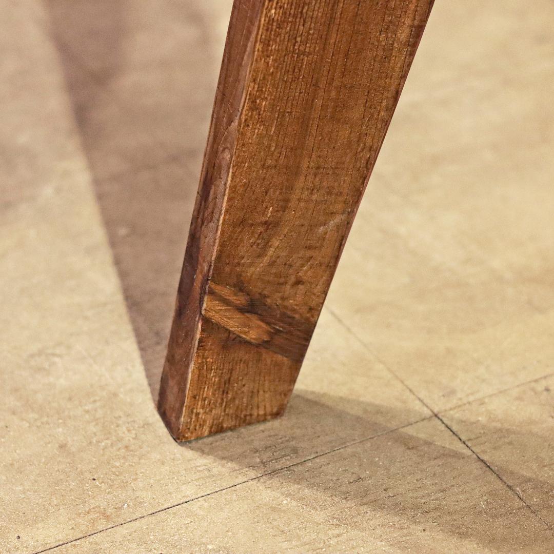 円形｜ラウンドテーブル｜ライトグレー｜薄塗りモルタル｜ダイニングテーブル