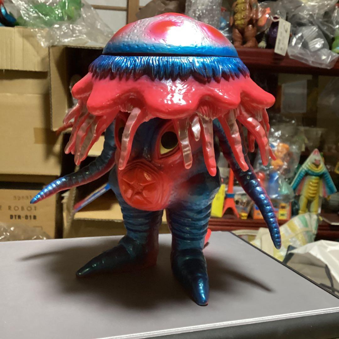 円谷コミュニケーションズ　バリケーン　怪獣郷　袋なし美品