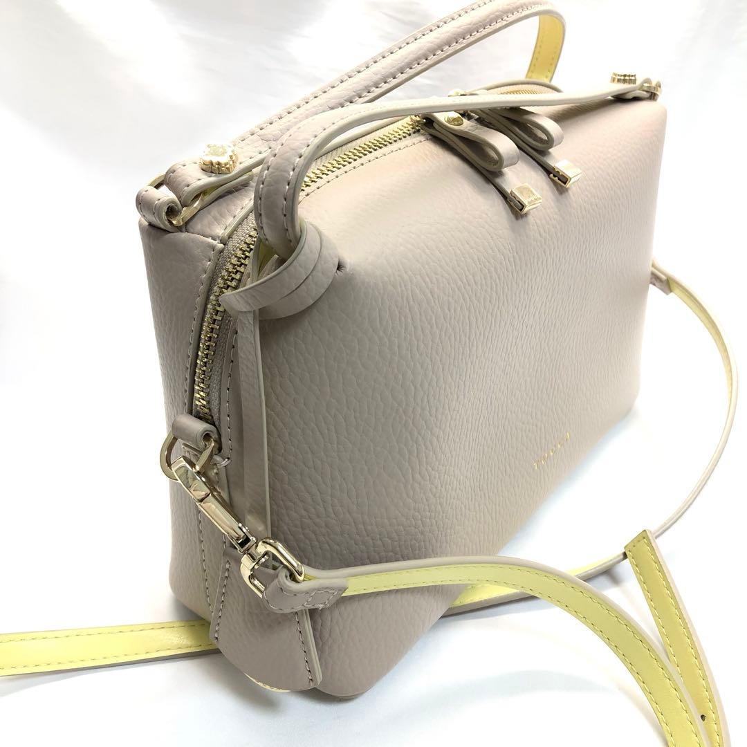 【まゆ ✨】　TOCCA ポシェットバッグ　ショルダーバッグ　グレージュ