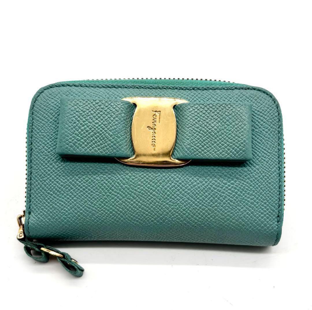 美品✨フェラガモ ヴァラリボン ケース コンパクトウォレット グリーン
