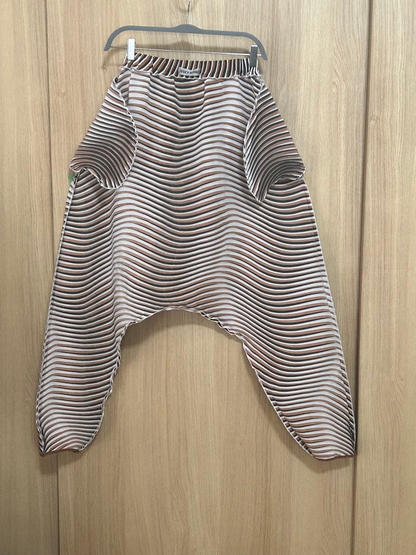 【希少】ISSEY MIYAKEイッセイミヤケ ウェービープリーツサルエルパンツ