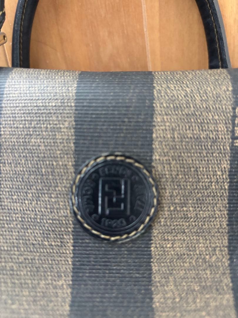 Fendi バッグ　フェンディ　おしゃれ　ミニボストン　ボストン　ブランド