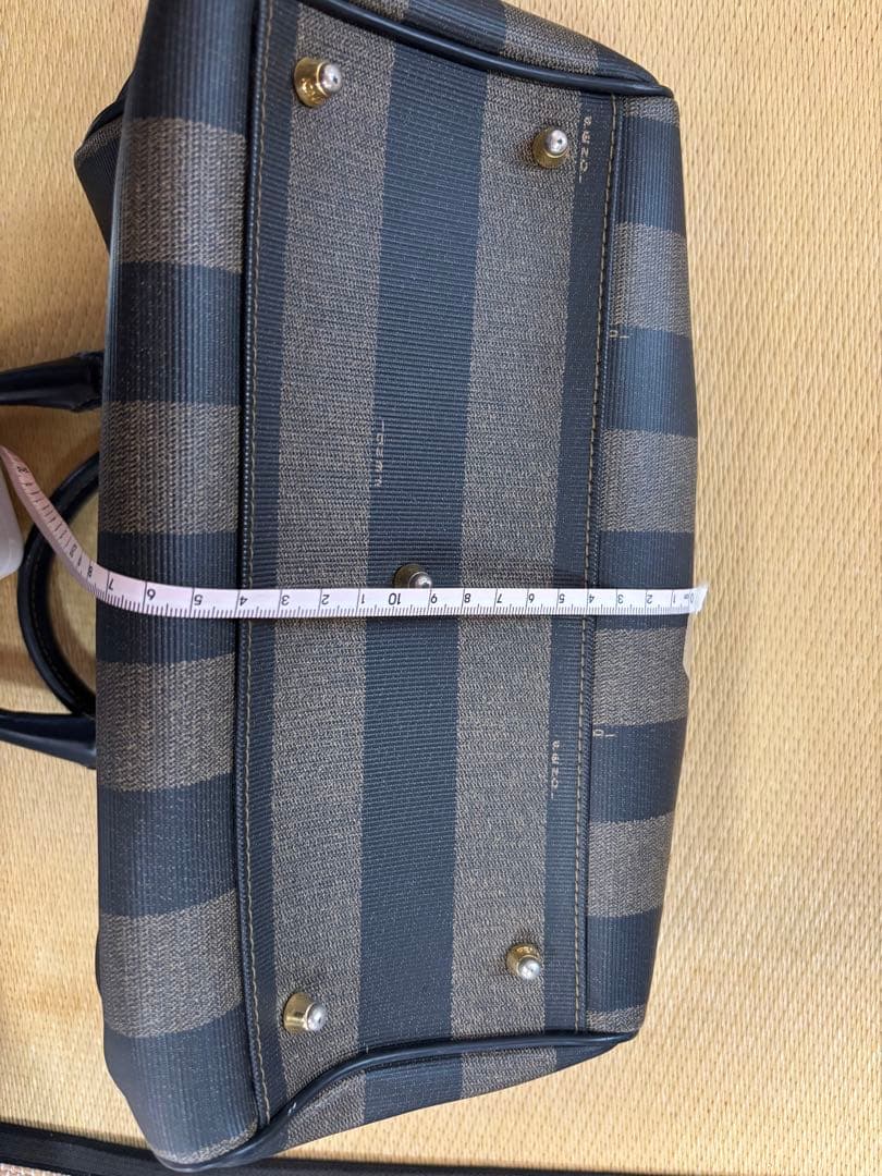 Fendi バッグ　フェンディ　おしゃれ　ミニボストン　ボストン　ブランド