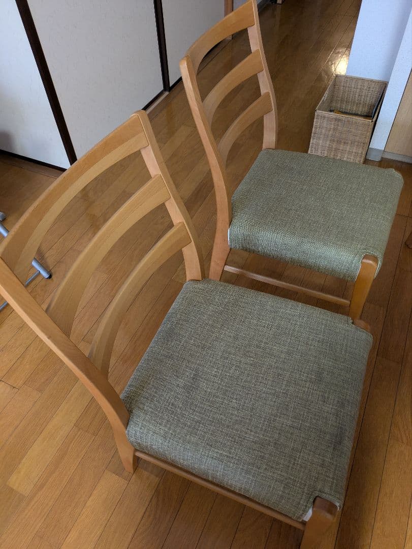 ダイニングテーブル セット　椅子カバー付き