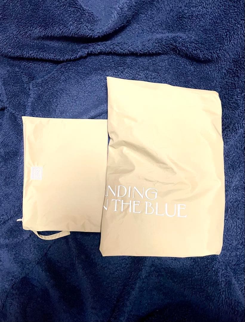 【バーディ】STANDING ON THE BLUE 犬用レインコート