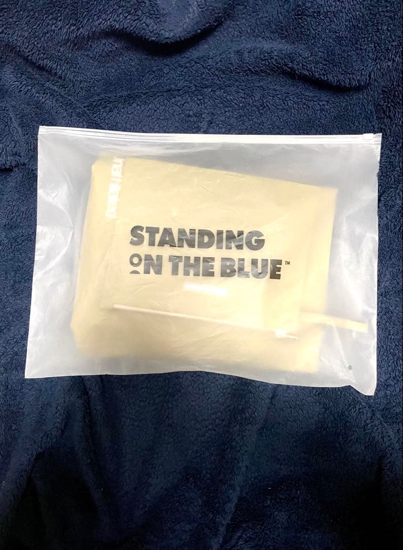 【バーディ】STANDING ON THE BLUE 犬用レインコート