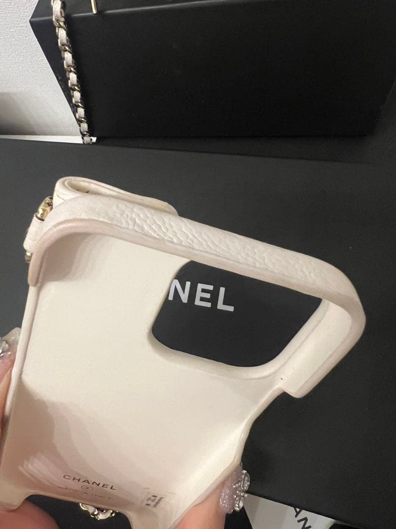 CHANEL iPhone13pro ケース　ホワイト