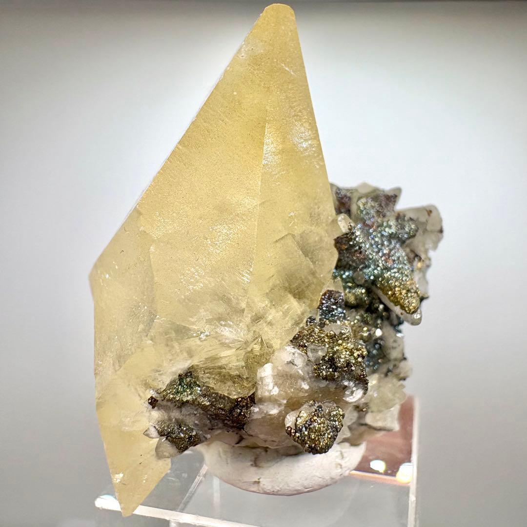 579 中国安徽省黄山市産　カルサイト&パイライト