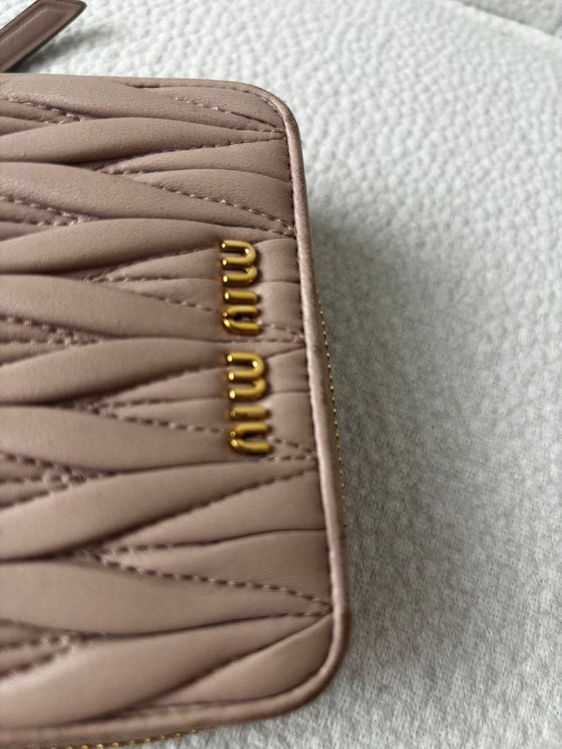 MIU MIU マテラッセ 二つ折り財布 CAMMEO 5ML522