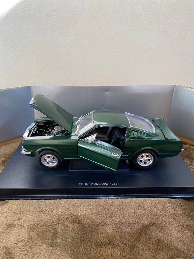 MIRA SOLIDO ＆EAGLEマスタング1/18 3台セット