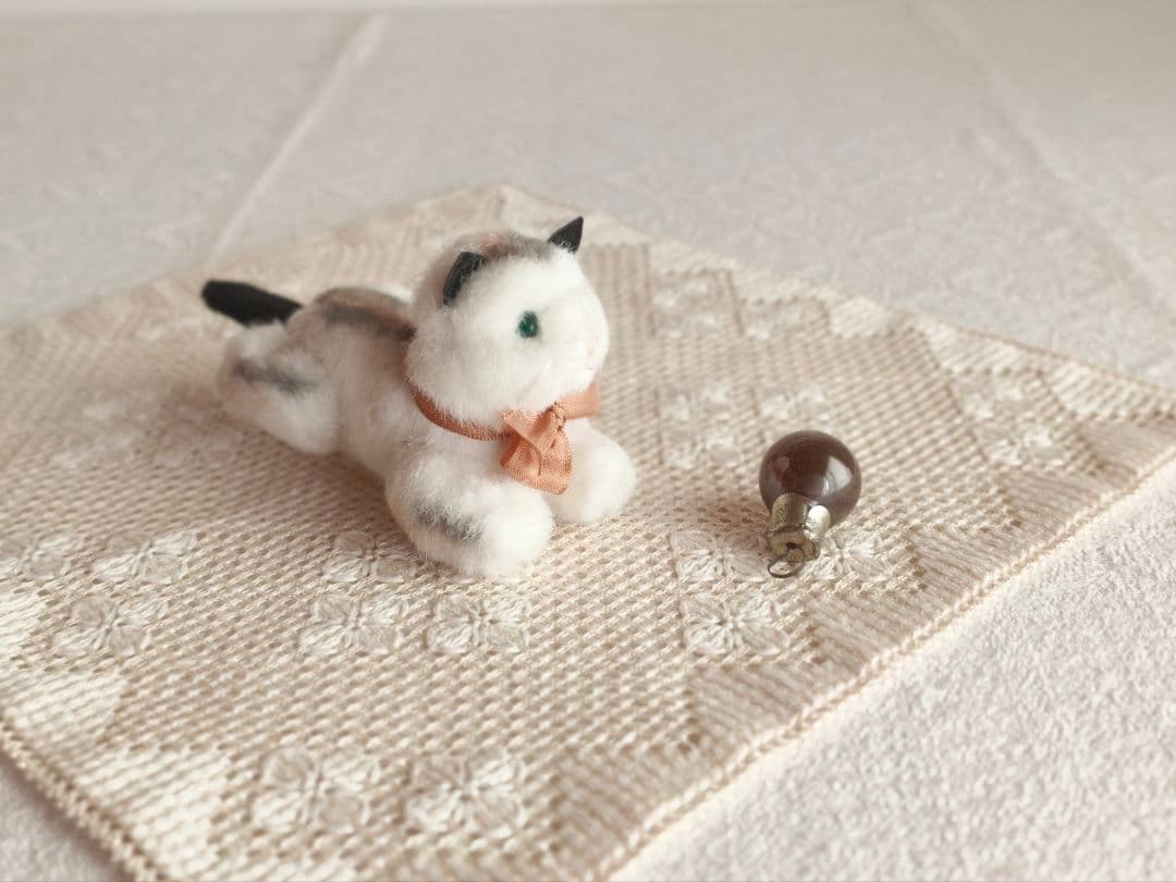 【mkuさま】 vintage cat ❀ グリーンの瞳の 猫ちゃん