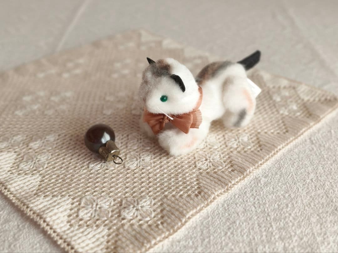 【mkuさま】 vintage cat ❀ グリーンの瞳の 猫ちゃん