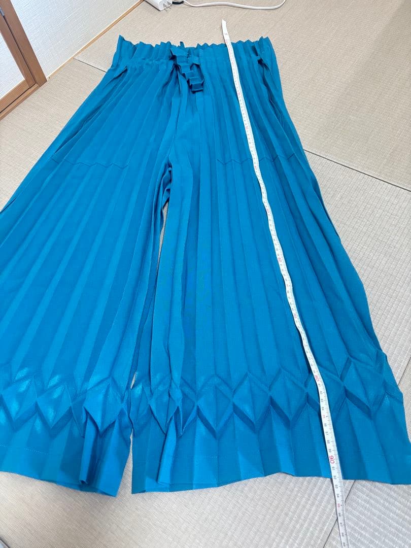 ISSEY MIYAKE 青色 プリーツ ガウチョパンツ