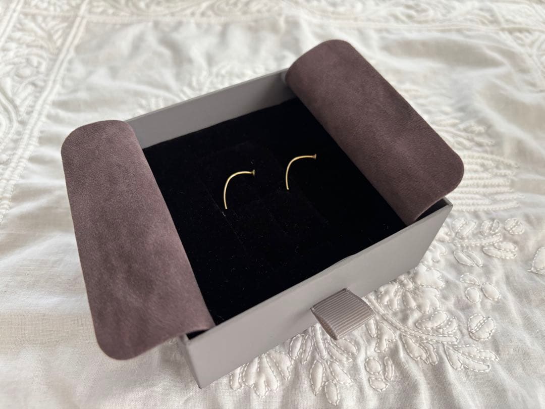 ヒロタカ　ブラックダイヤモンド ショートアロー ピアス　両耳