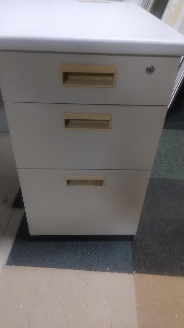 【送料込み】事務机オフィスデスク120鍵付き