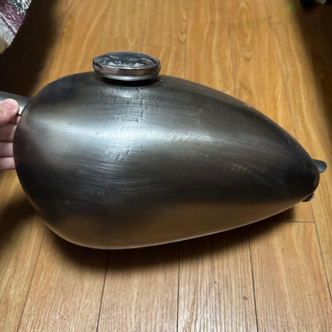 ハイトンネル　ピーナッツタンク　ハーレー　トライアンフ