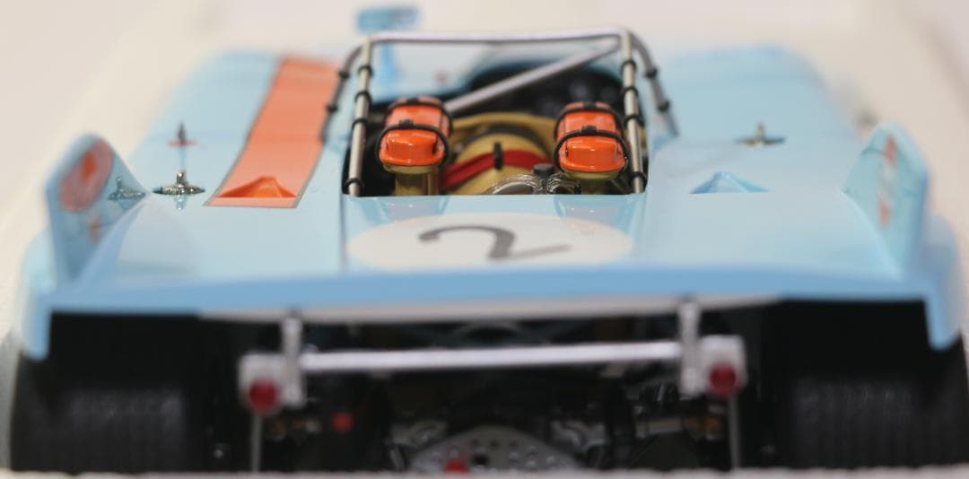 『オートアート　ポルシェ９０８／３　１９７１　ＪＷガルフカラー仕様 　１／１8