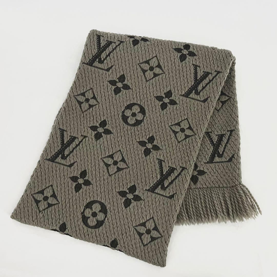 Y'sさん✨グレー ルイヴィトン エシャルプ ロゴマニア マフラー シルクウール