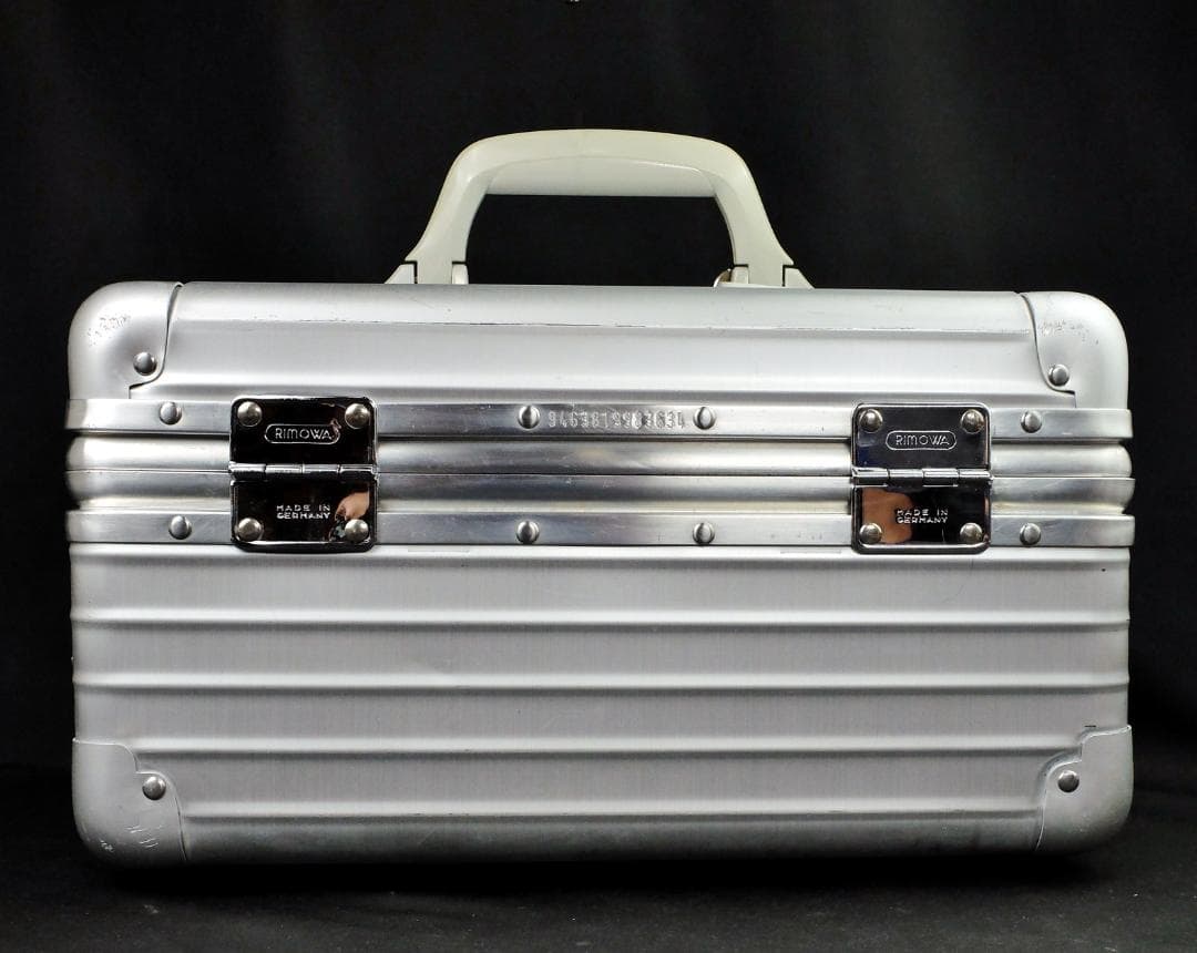 リモワ　946.38 『OPAL/オパール』アルミビューティケース 17L 鍵付