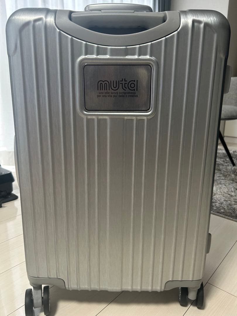 muta シルバー 中型スーツケース 新品未使用お値下げ