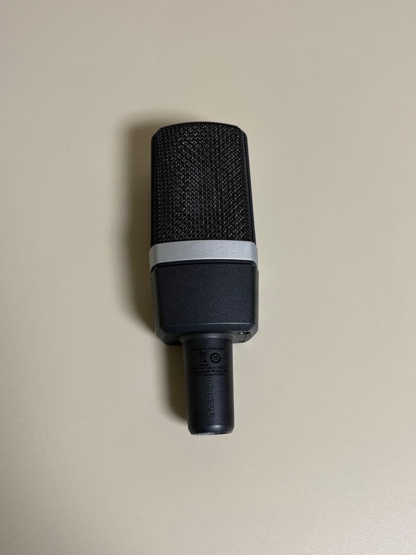 AKG C214 コンデンサーマイク ハードケース付き　ゲーブル、ポップガード付