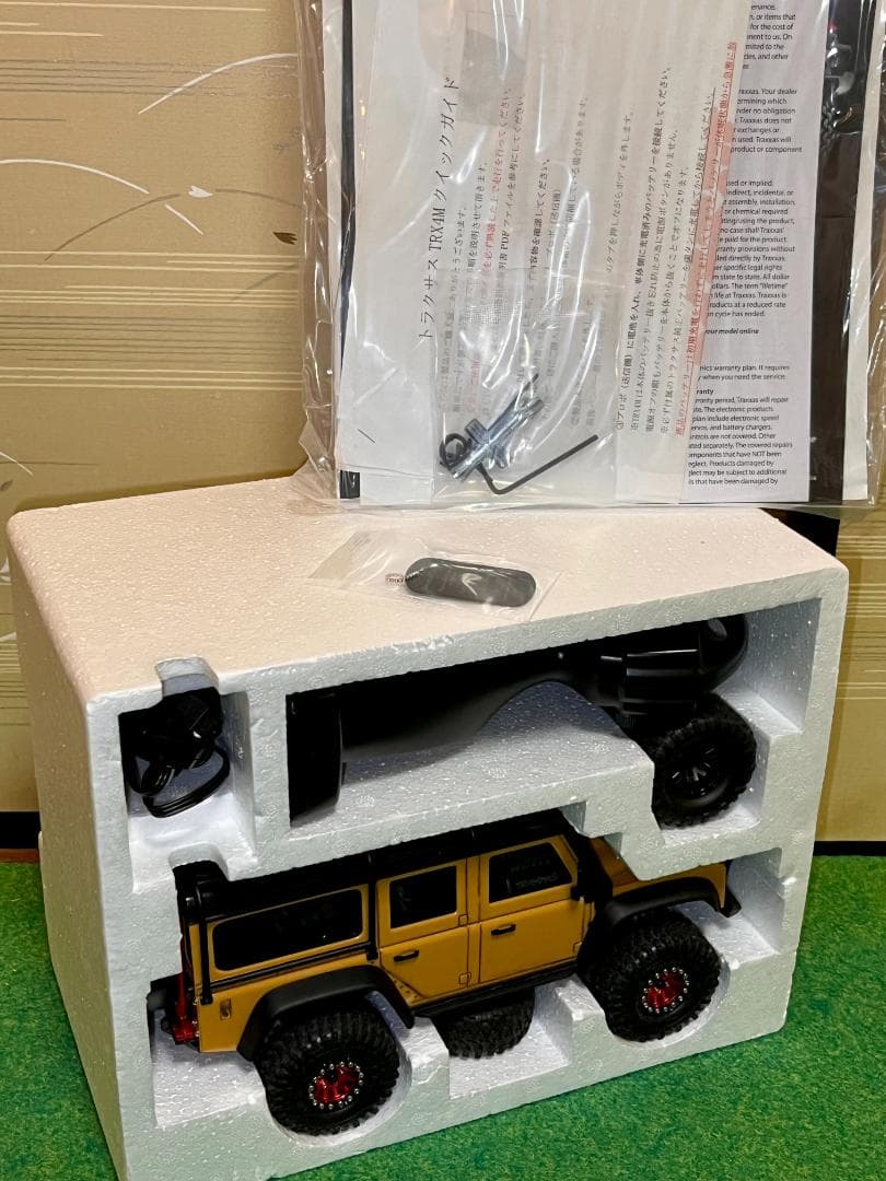 【トラクサス　TRX4M 1/18 ディフェンダー 中古品】◆匿名・翌日配送！