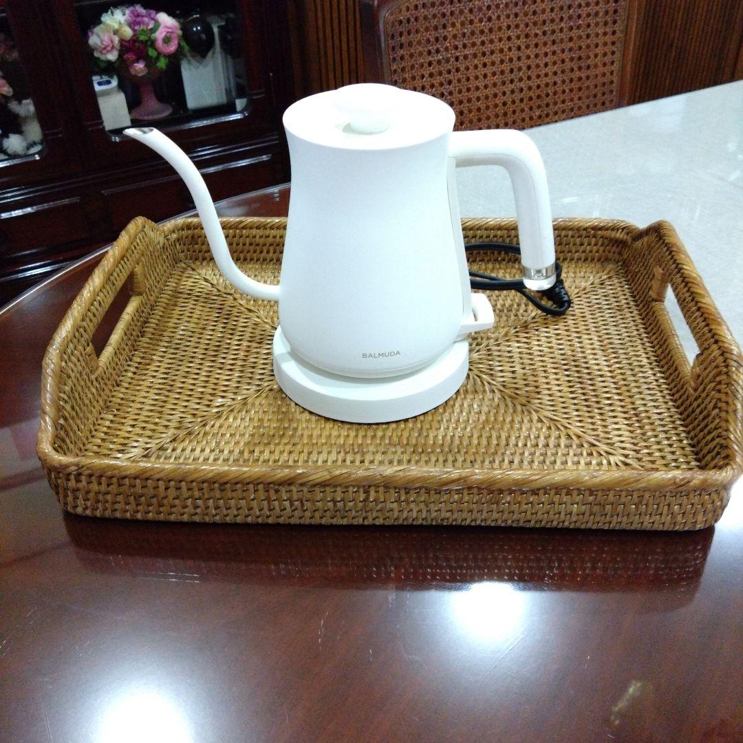 バルミューダ　ホワイト 電気ケトル スポットデザイン
