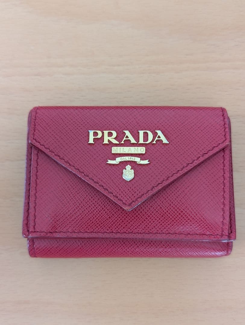 PRADA レッド 三つ折り財布