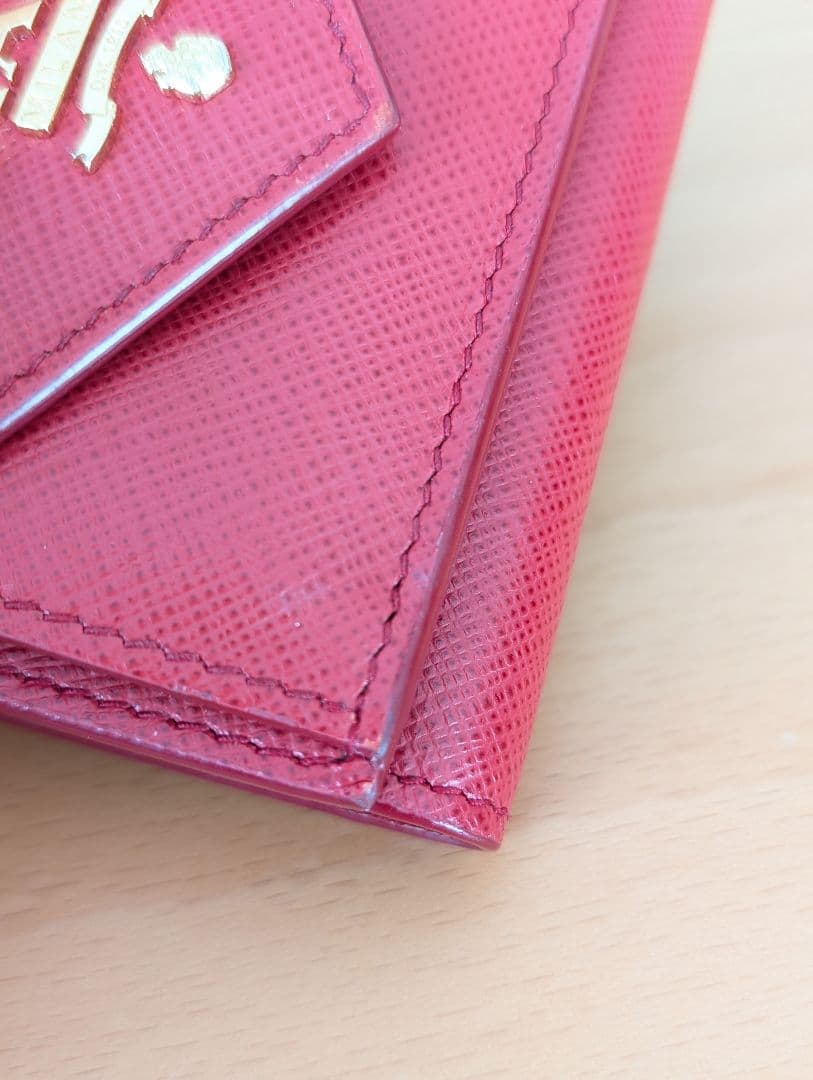 PRADA レッド 三つ折り財布