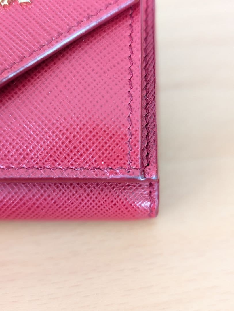 PRADA レッド 三つ折り財布