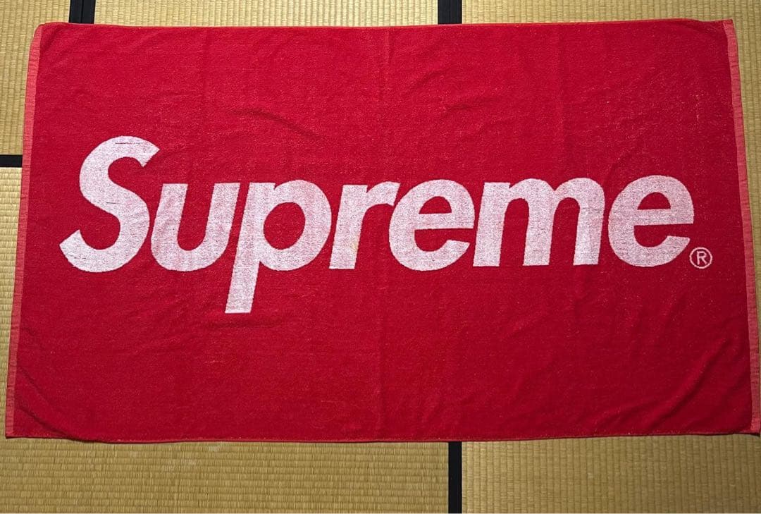 Supreme　シュプリーム　 ビーチタオル　赤
