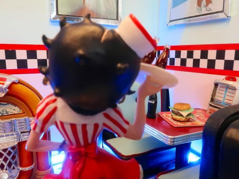 コカコーラ ベティちゃん Betty Boop ダイナーウェートレス フィギュア