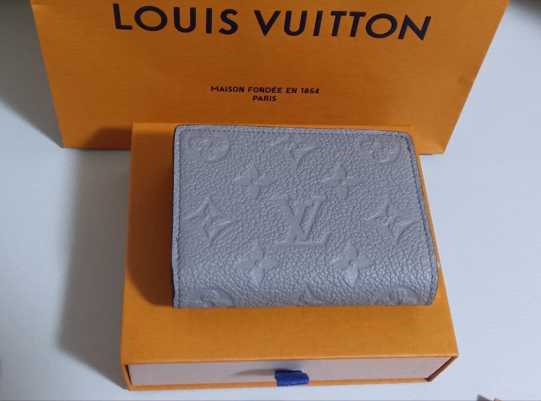 極美品✨LOUIS VUITTON ポルト フォイユ クレア 二つ折り財布