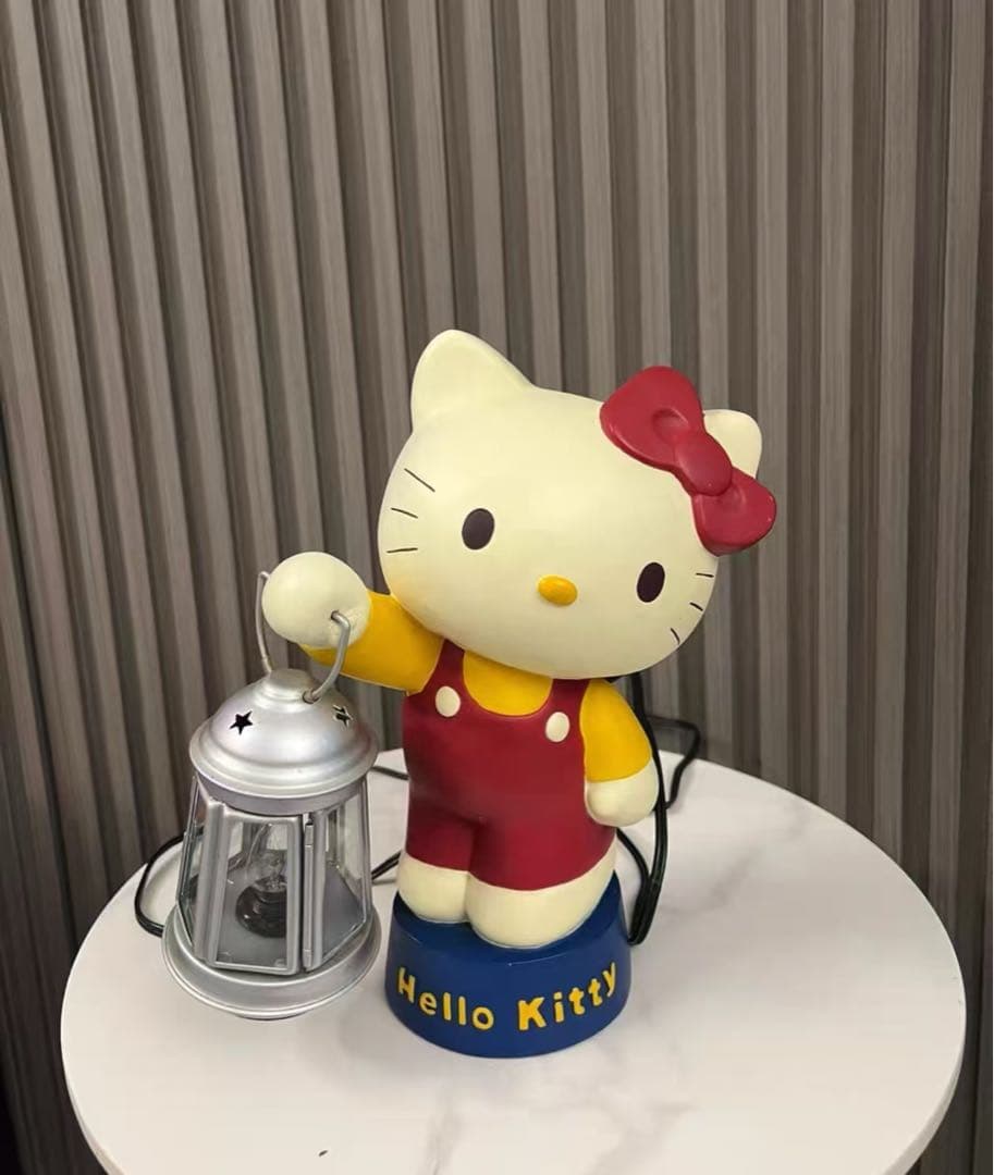 Hello Kitty ランタン付きフィギュア