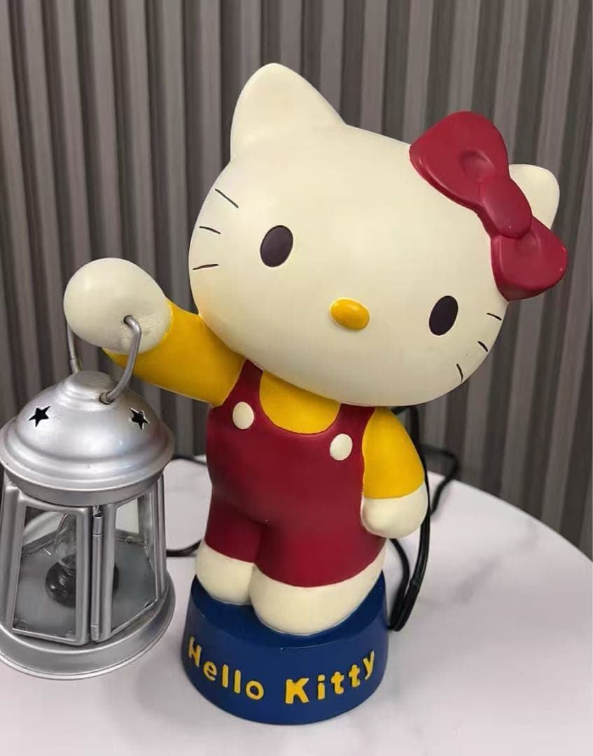 Hello Kitty ランタン付きフィギュア