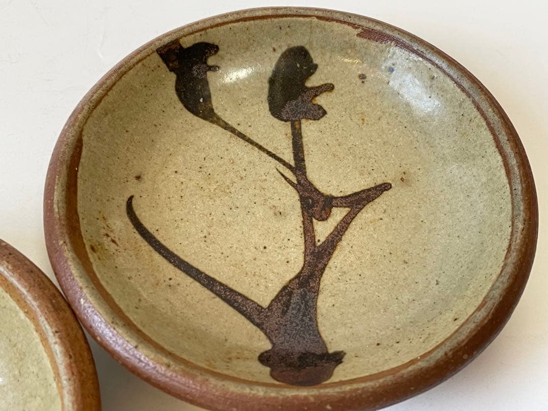 陶芸家　人間国宝　濱田庄司　浜田庄司　？　鉄絵　トウキビ文　丸皿　三寸皿　2枚