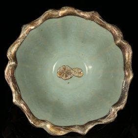 如窯龍文花口筆洗器