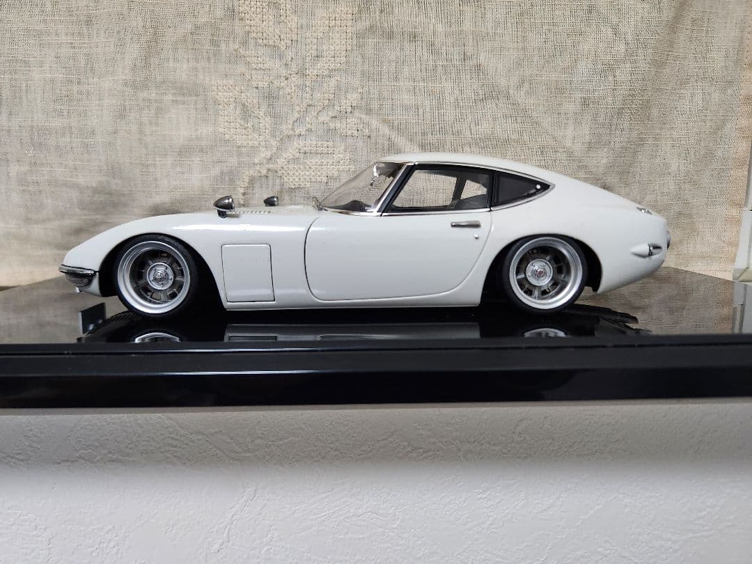 オートアート1/18　トヨタ2000GT