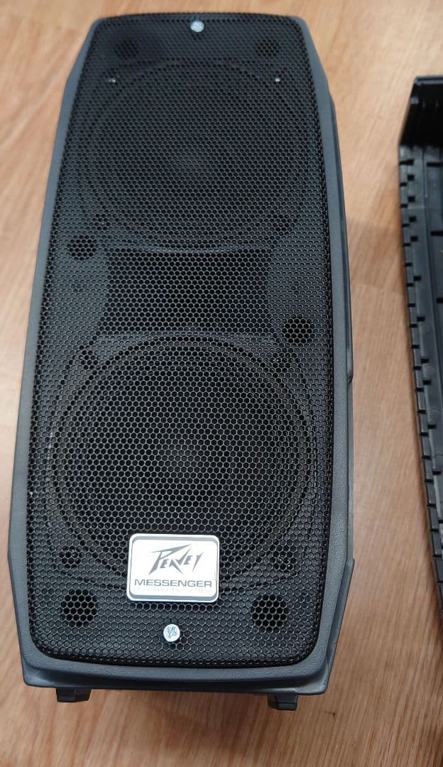 ■■【ケース・電源・ケーブル付】PEAVEY M100 ポータブルPAシステム