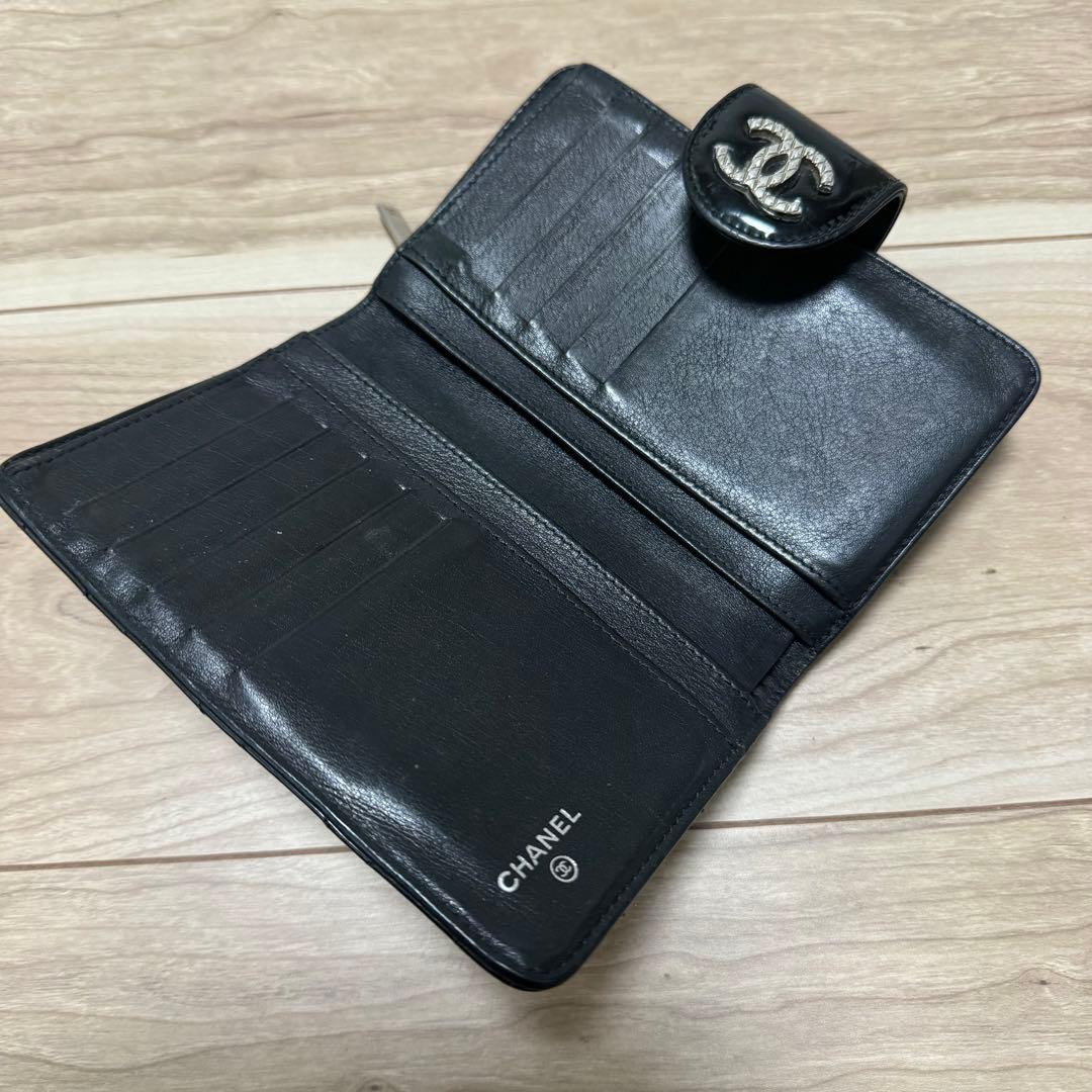 CHANEL 二つ折り財布 黒 パテントレザー
