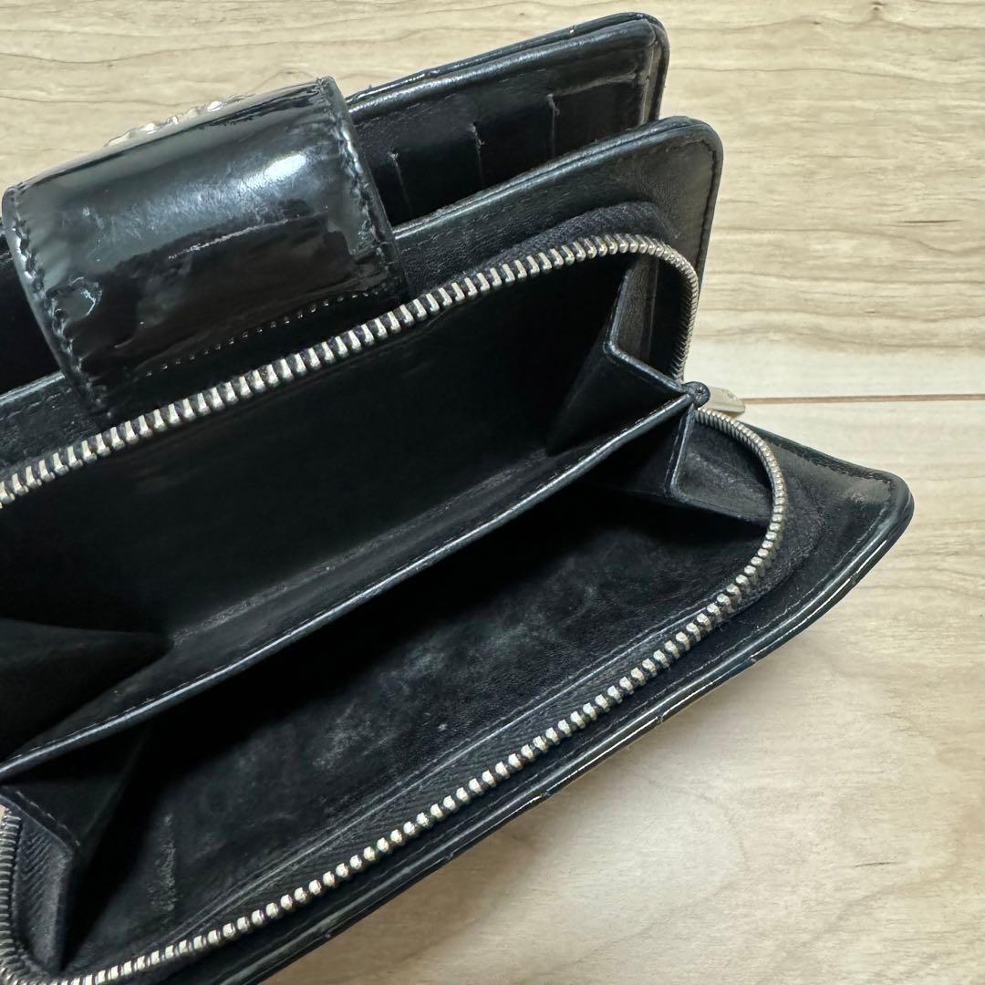 CHANEL 二つ折り財布 黒 パテントレザー