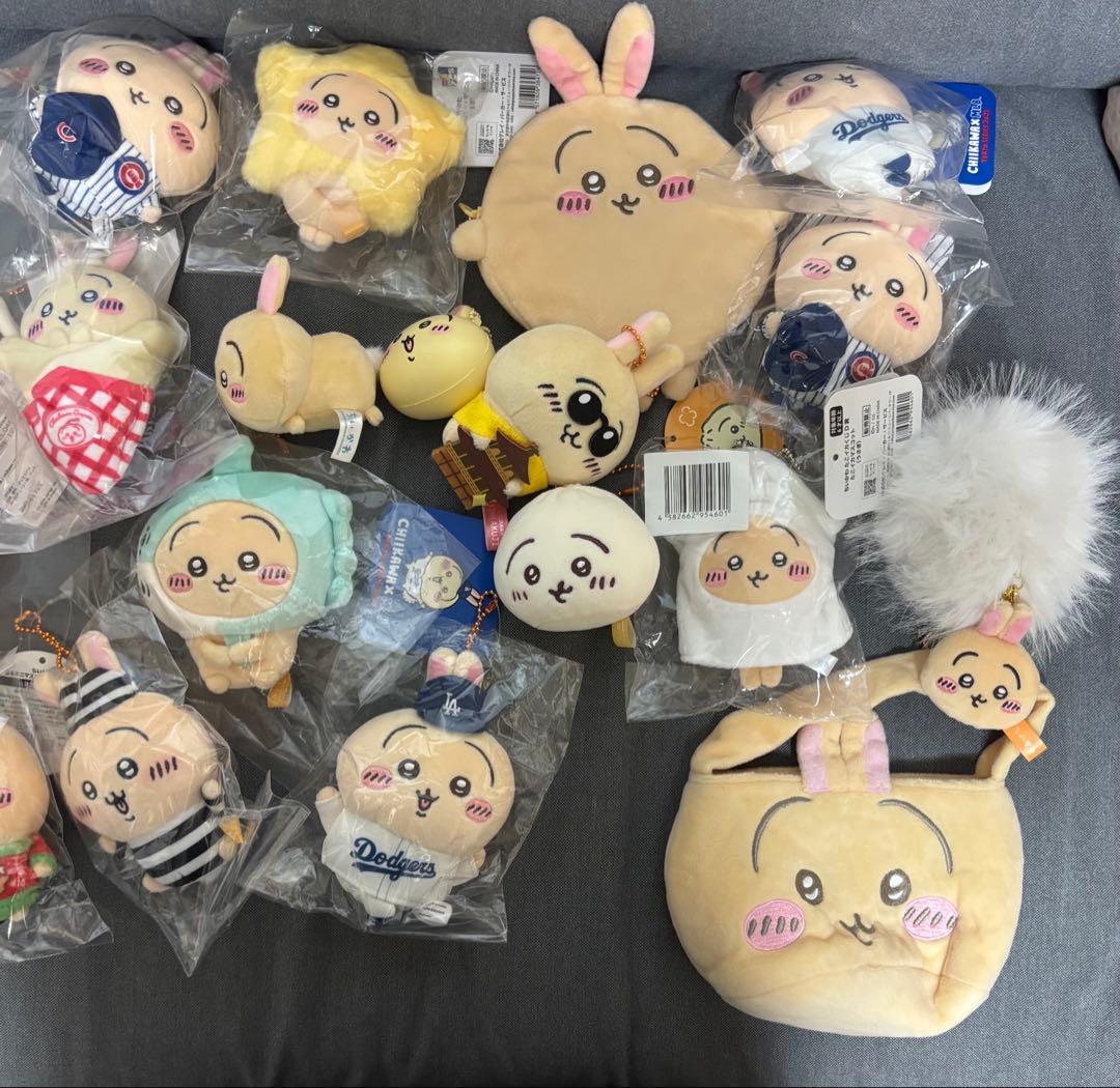 ちいかわ　うさぎ　ぬいぐるみ・マスコット　ストラップ　ぬいぐるみバッジ　セット