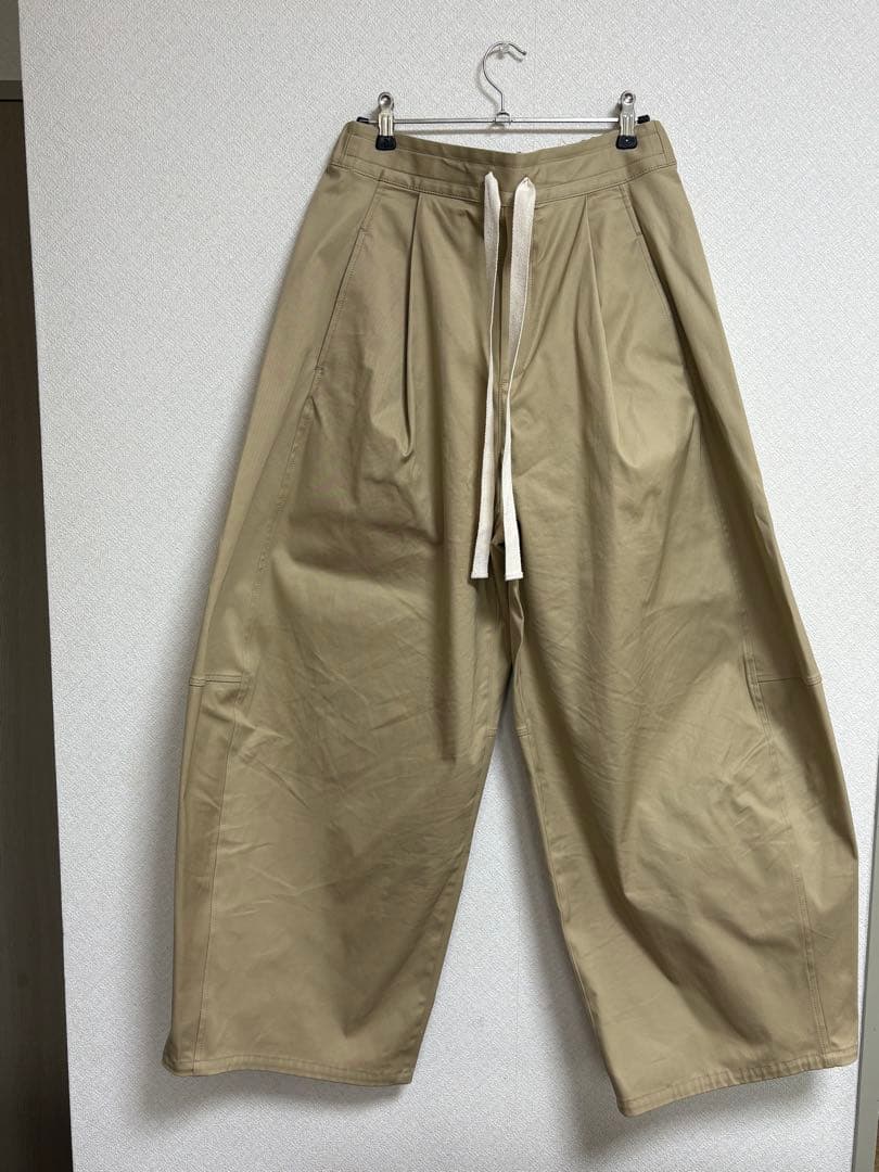 【新品未使用】lohenローヘン　チノパン　ベージュ