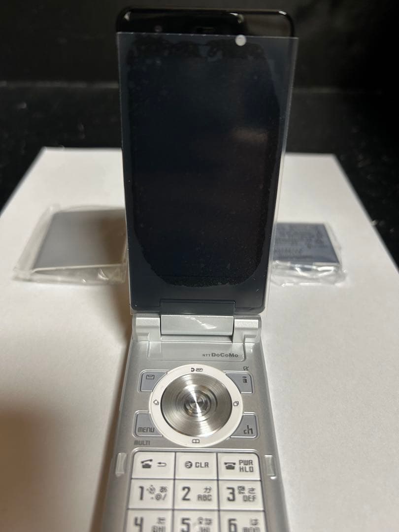 NTTドコモ N-905i シルバー